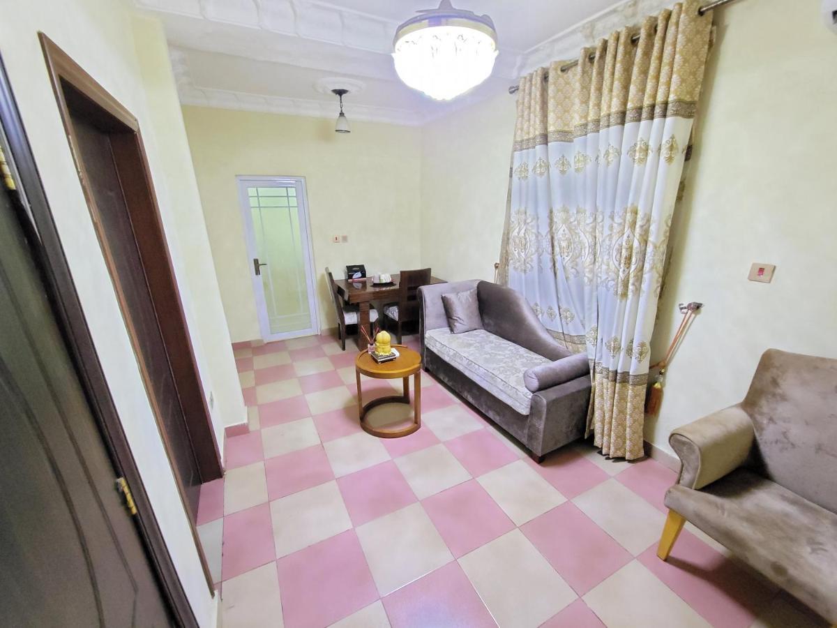 Afri-Royal Hotel อักกรา ภายนอก รูปภาพ